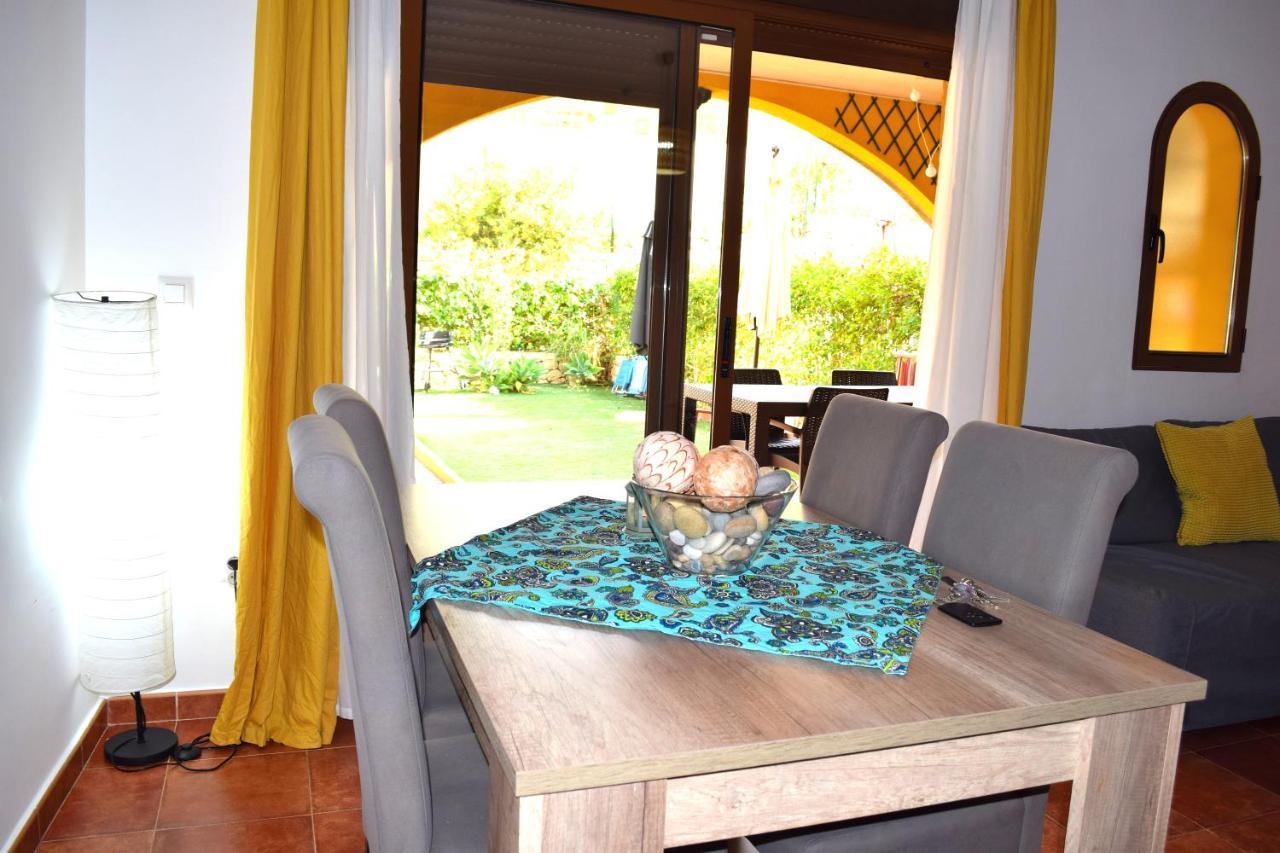 Apartamento con hermoso jardín y AC Isla Plana Exterior foto